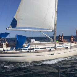 Crazy-Girl-Bavaria-Cruiser-42-3