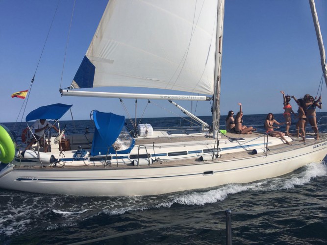 Crazy-Girl-Bavaria-Cruiser-42-3