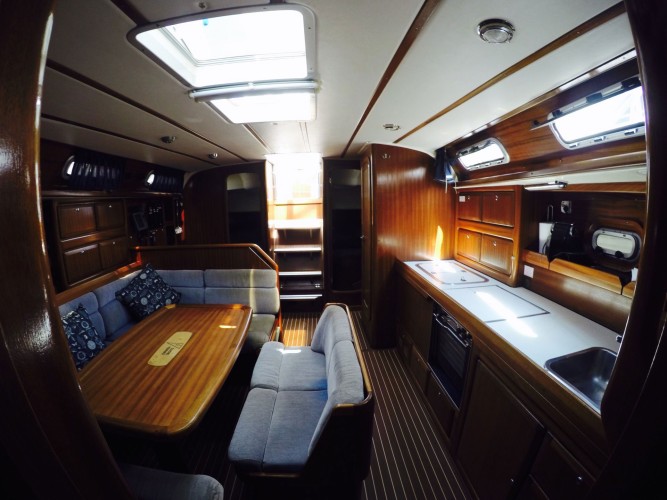 Crazy-Girl-Bavaria-Cruiser-42-5