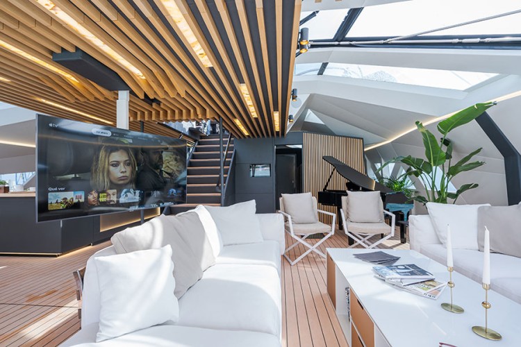 Hanstaiger X1 Trimaran 2