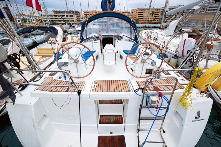 Gin Tonic Beneteau Oceanis 43 Ibiza 15