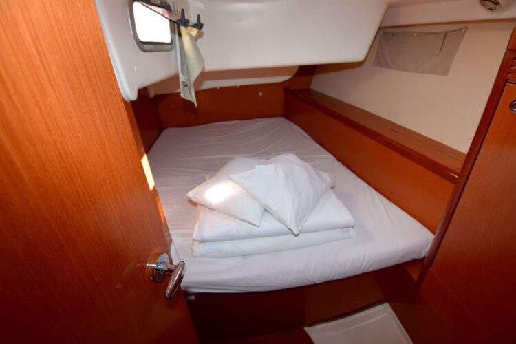 Gin Tonic Beneteau Oceanis 43 Ibiza 2