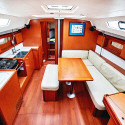 Gin Tonic Beneteau Oceanis 43 Ibiza 8