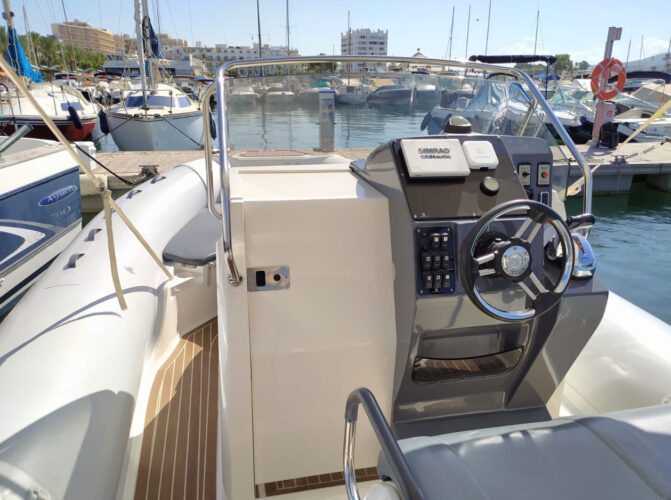 Lancha Capelli Tempest 800 Ibiza 2