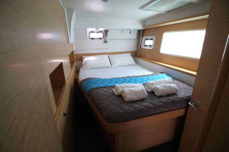 Catamaran Lagoon 400 Goa Ibiza 4