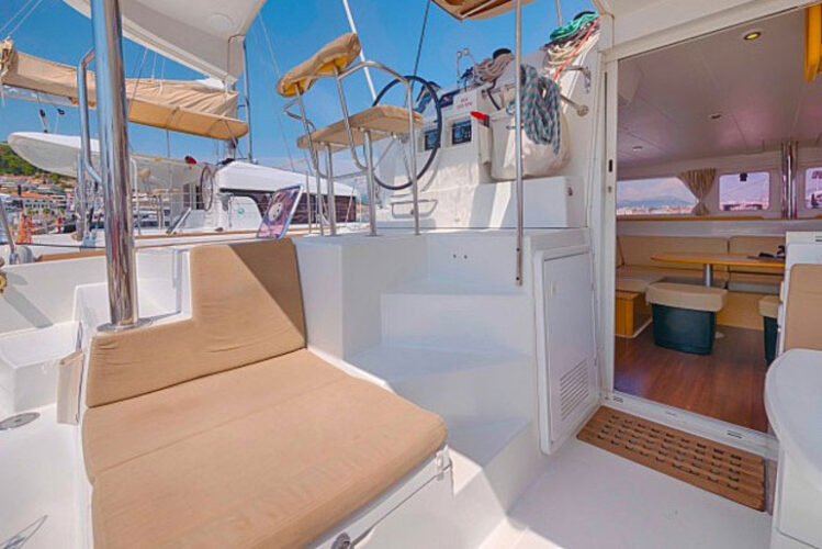 Catamaran Lagoon 400 Goa Ibiza 5