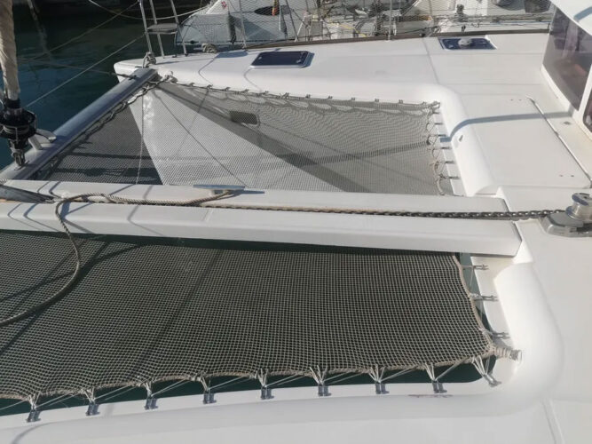 Catamaran Lagoon 400 Goa Ibiza 8
