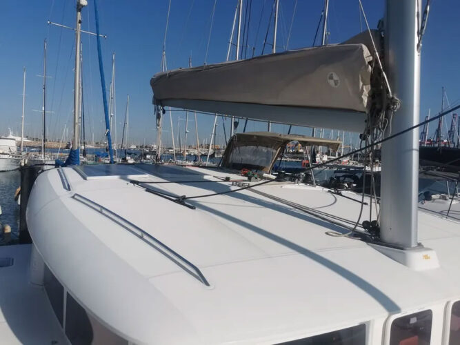 Catamaran Lagoon 400 Goa Ibiza 9