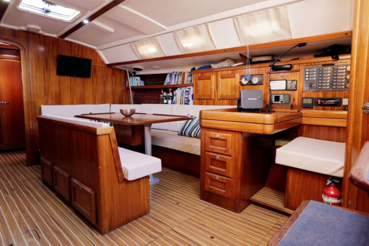 Velero Dufour 43 Classic Ibiza 8