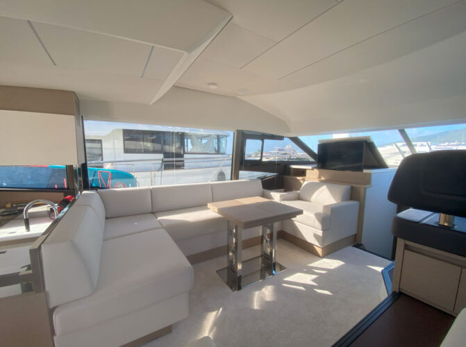 Yacht Prestige 520 Ibiza 17