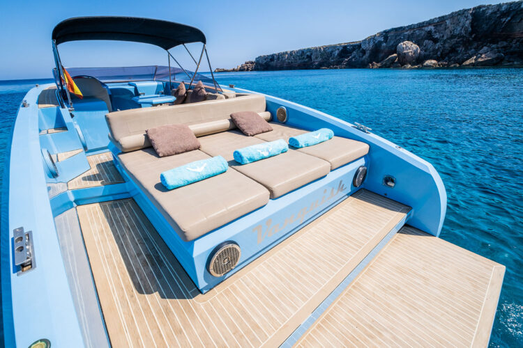 Lancha MALIBLUE Vanquish VQ32 Ibiza 16
