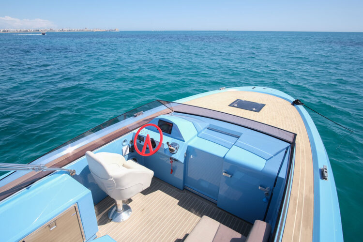 Lancha MALIBLUE Vanquish VQ32 Ibiza 4