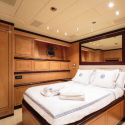 Chill Out Yacht Mangusta 92 Ibiza 24