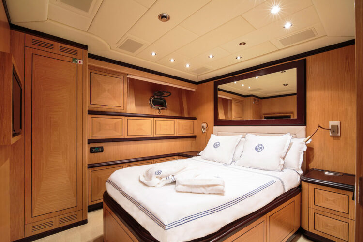 Chill Out Yacht Mangusta 92 Ibiza 24