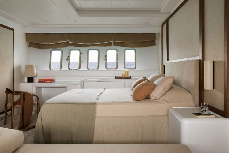 Yacht Nomad Mangusta 108 Ibiza 16