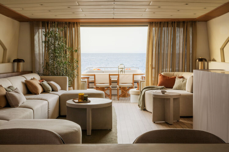Yacht Nomad Mangusta 108 Ibiza 19