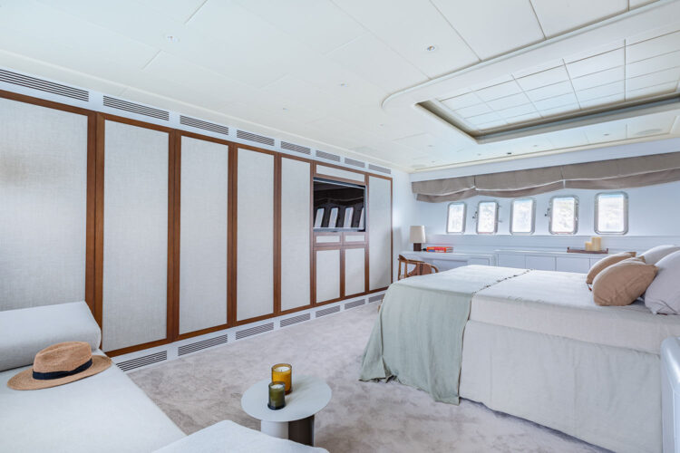 Yacht Nomad Mangusta 108 Ibiza 20