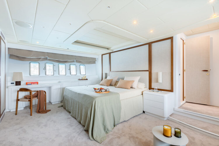 Yacht Nomad Mangusta 108 Ibiza 22