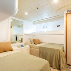 Yacht Nomad Mangusta 108 Ibiza 24