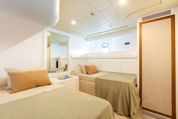 Yacht Nomad Mangusta 108 Ibiza 24