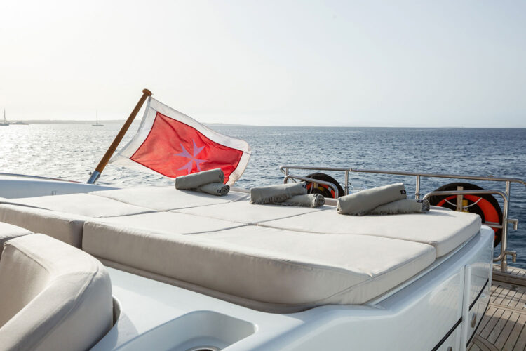 Yacht Nomad Mangusta 108 Ibiza 35