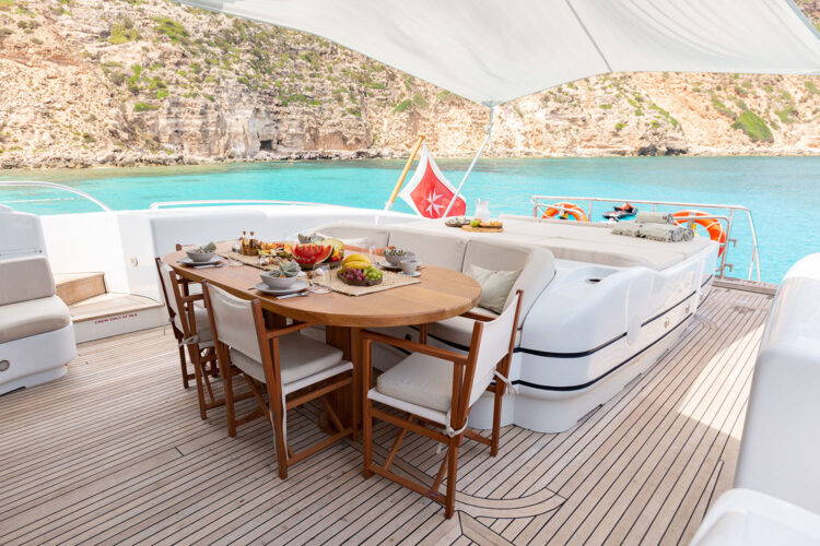 Yacht Nomad Mangusta 108 Ibiza 4