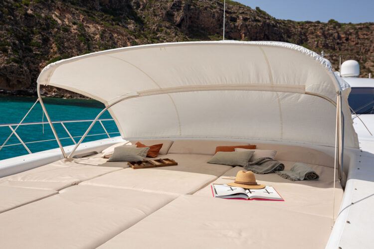 Yacht Nomad Mangusta 108 Ibiza 6
