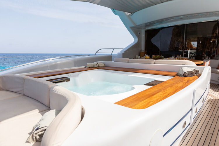 Yacht Nomad Mangusta 108 Ibiza 7